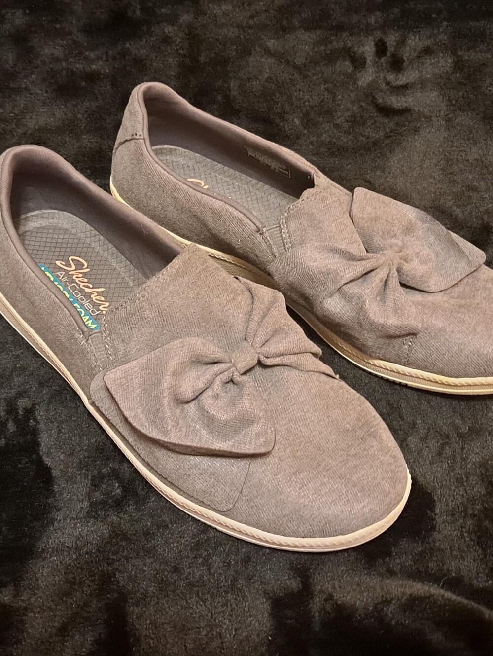 Skechers Lightweight Gray Knit Slip-On Women's Sneakers With Bow. Sz 9.5 - Picture 2 of 9